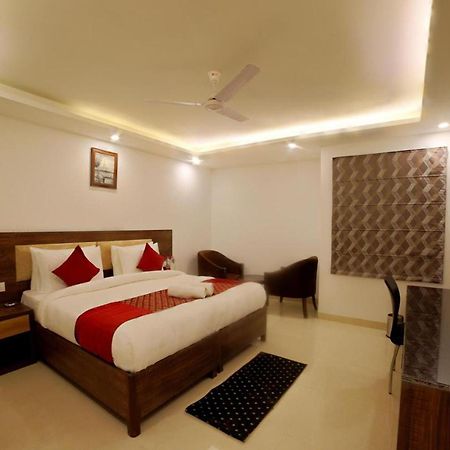 Hotel Peridot Near Igi Delhi Airport Ню Делхи Екстериор снимка