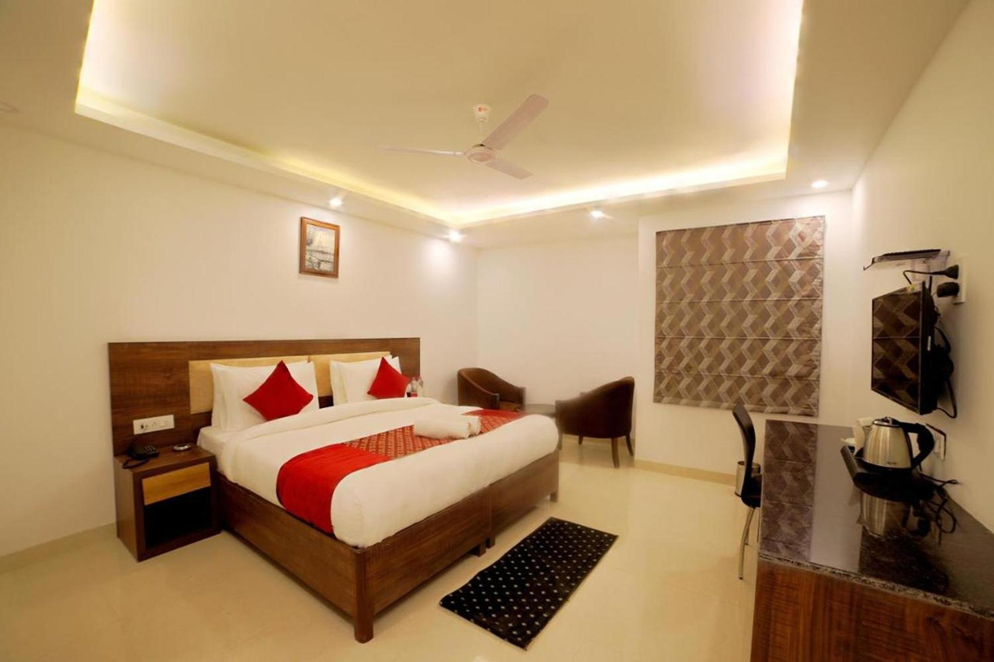 Hotel Peridot Near Igi Delhi Airport Ню Делхи Екстериор снимка