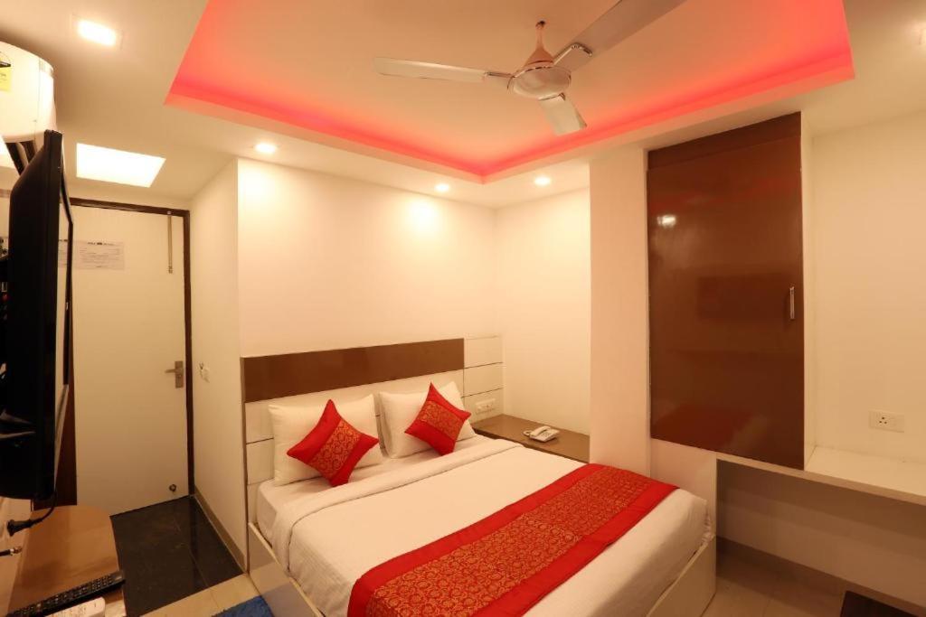 Hotel Peridot Near Igi Delhi Airport Ню Делхи Екстериор снимка